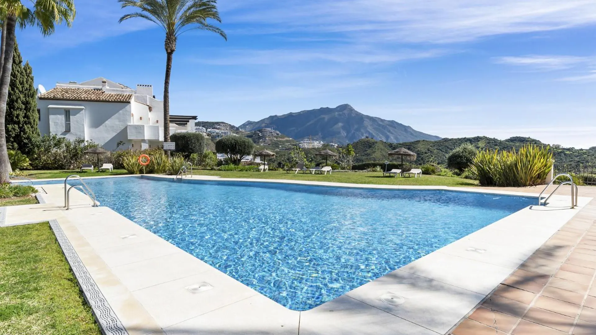 Altos De La Quinta Apartment Benahavis