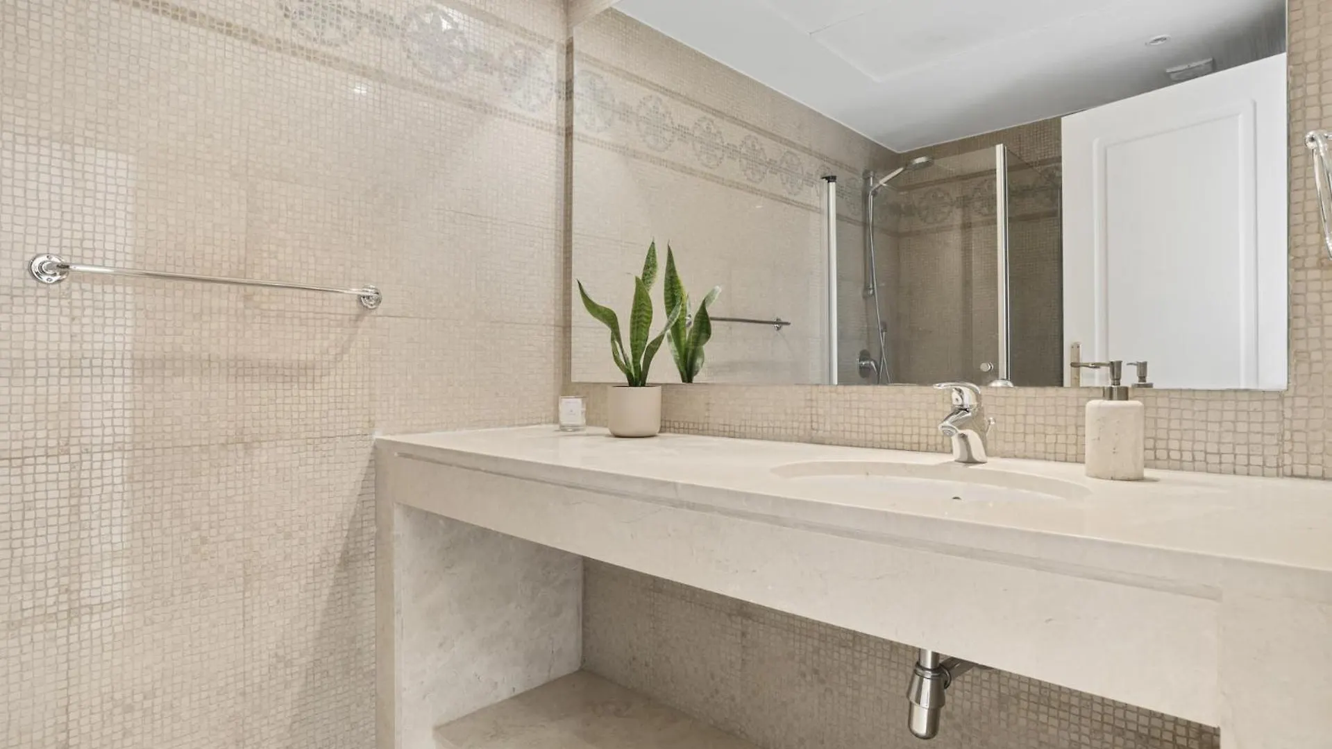 Altos De La Quinta Apartment Benahavis